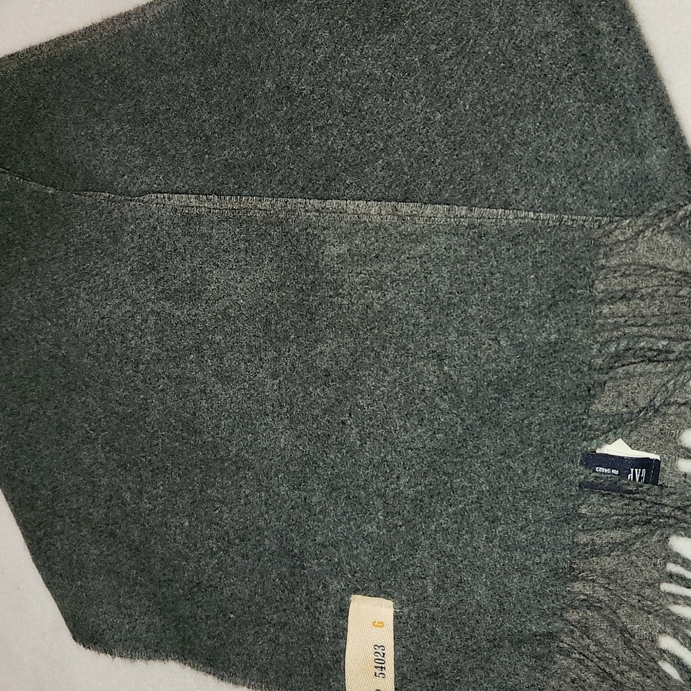 Gap 100% Wool Fringe Scarf Made In Italy - Picture 4 of 4